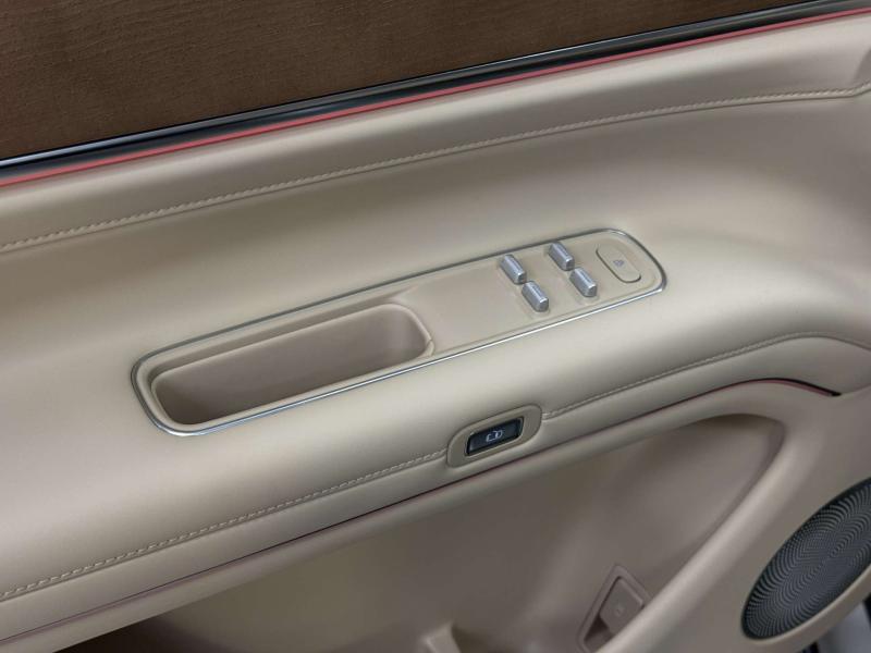 Aito M9  Гибрид 1.5 л. 496 л.с. автомат полный