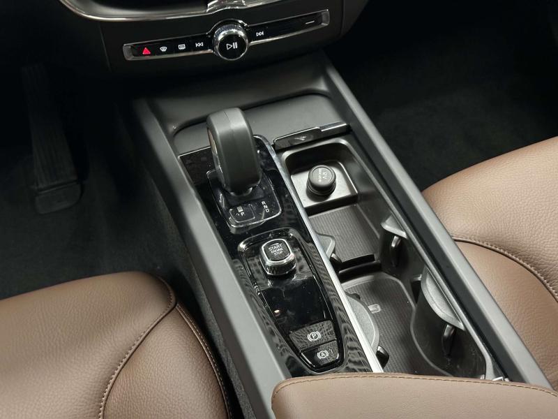 Volvo XC60 2 поколение [рестайлинг] 2.0 AT (250 л.с.)