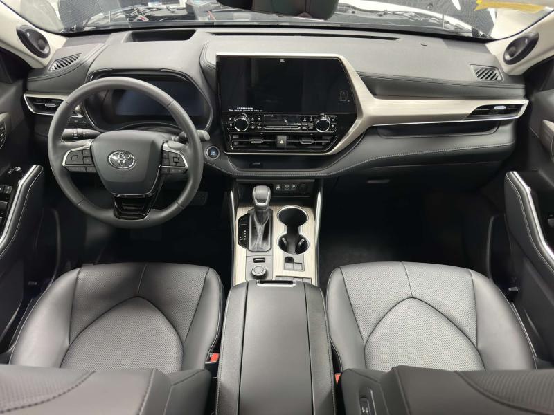 Toyota Highlander IV (U70) Бензин 2 л. 248 л.с. автомат полный