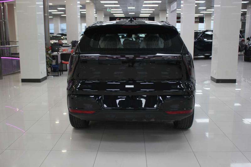 Geely Atlas Pro  Бензин 1.5 л. 177 л.с. автомат передний