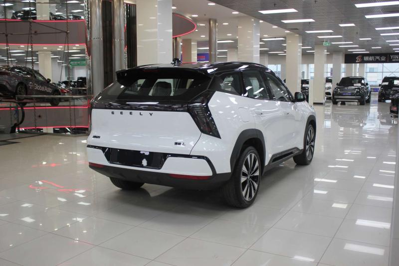 Geely Atlas Pro  Бензин 1.5 л. 177 л.с. робот полный