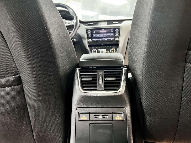 Skoda Octavia 3 поколение [рестайлинг] 1.8 TSI DSG (180 л.с.)
