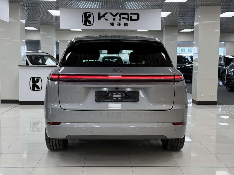 LiXiang L7 I Рестайлинг Гибрид 1.5 л. 449 л.с. автомат полный