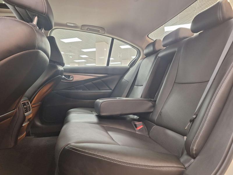 Infiniti Q50 I Рестайлинг Бензин 2 л. 211 л.с. автомат задний