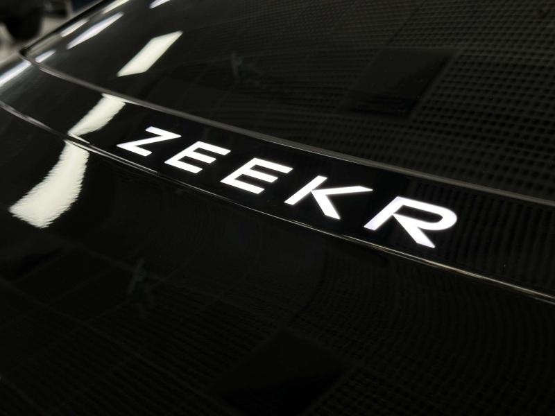 Zeekr 007 1 поколение  646 л.с. / 475 кВт   2024 L6T79NEE4RN013583  Черный