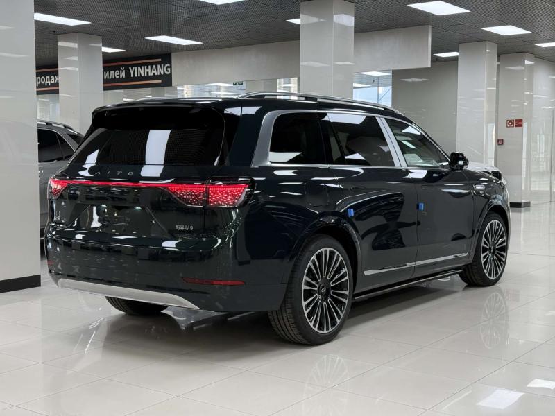 Aito M9  Гибрид 1.5 л. 496 л.с. автомат полный