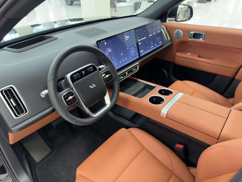 LiXiang L6  Гибрид 1.5 л. 408 л.с. автомат полный