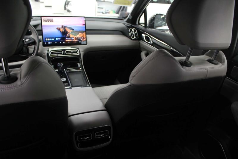 Geely Atlas Pro  Бензин 1.5 л. 177 л.с. автомат передний