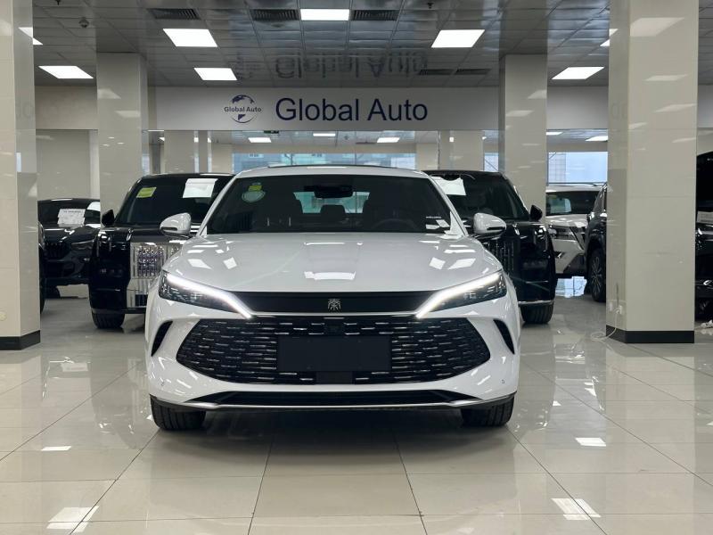 BYD Qin III Гибрид 1.5 л. 218 л.с. автомат передний