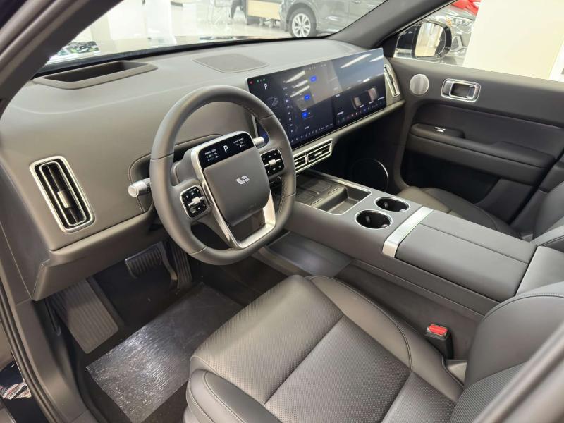 LiXiang L6  Гибрид 1.5 л. 408 л.с. автомат полный