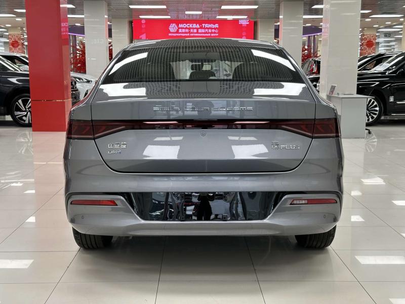 BYD Qin III Гибрид 1.5 л. 218 л.с. автомат передний