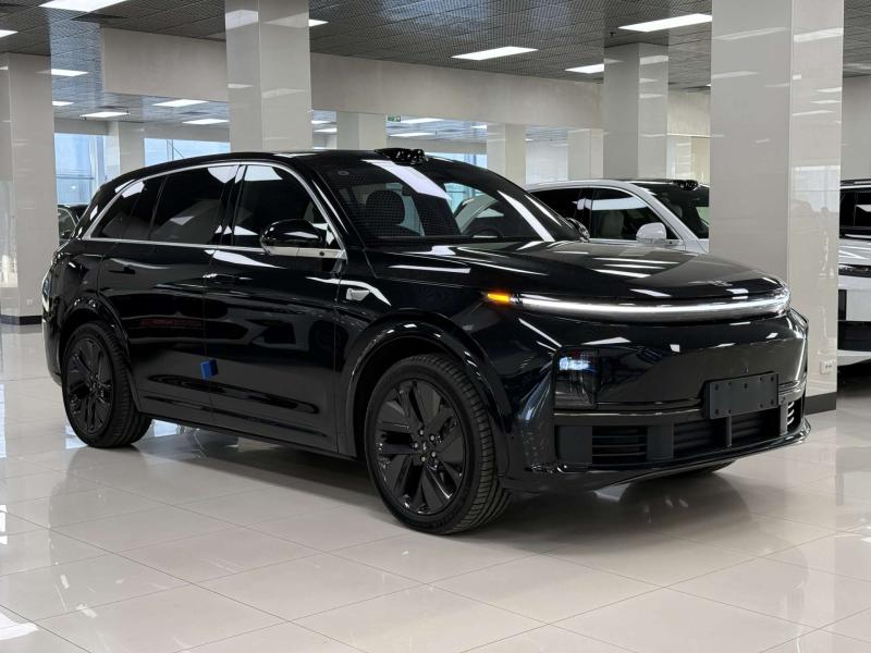 LiXiang L7 I Рестайлинг Гибрид 1.5 л. 449 л.с. автомат полный