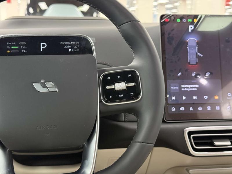 LiXiang L9 I Рестайлинг Гибрид 1.5 л. 449 л.с. автомат полный