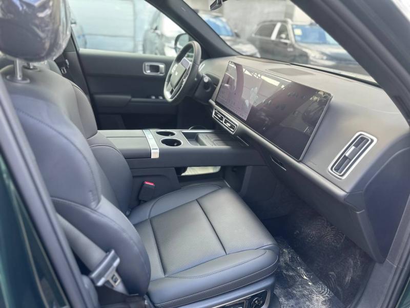 LiXiang L8 I Рестайлинг Гибрид 1.5 л. 449 л.с. автомат полный