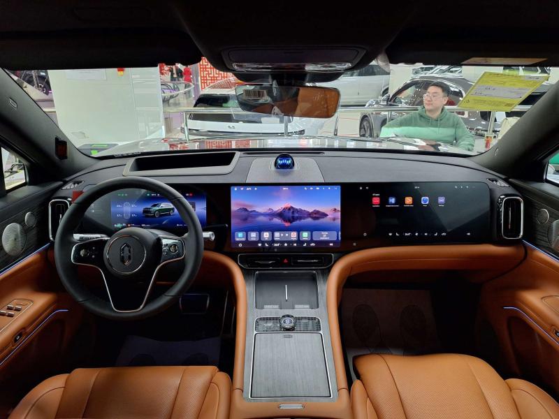 Aito M9  Гибрид 1.5 л. 496 л.с. автомат полный
