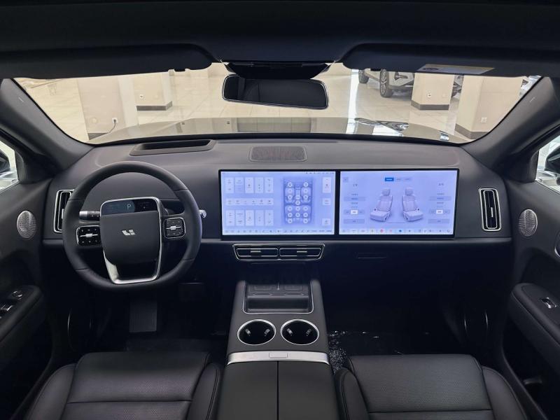 LiXiang L7 I Рестайлинг Гибрид 1.5 л. 449 л.с. автомат полный