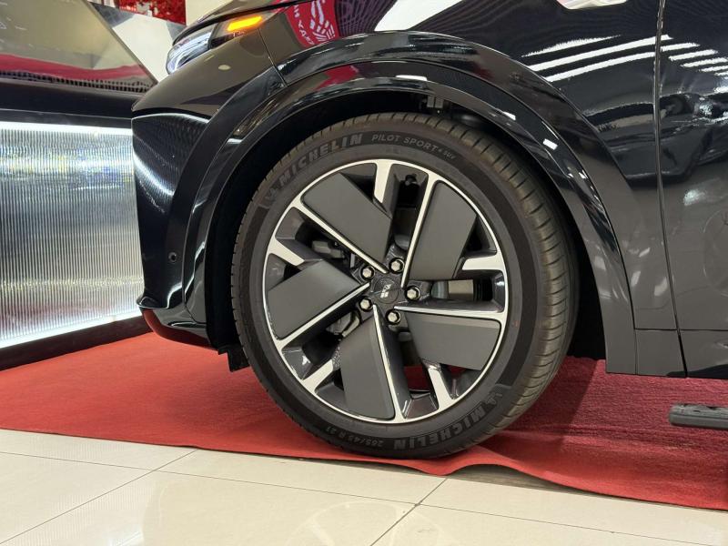 LiXiang L7 I Рестайлинг Гибрид 1.5 л. 449 л.с. автомат полный